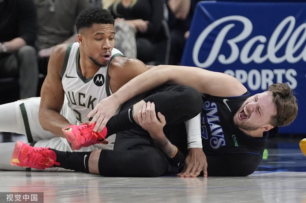 詹姆斯在接 詹姆斯在接